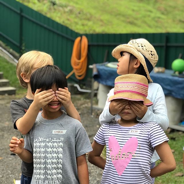 Being in the garden is a great way for kids to see and take in all the patterns that nature has to offer. Our School Holiday Programme happening next week (20-24th Aug, Mon-Fri @ ESR Garden, Bukit Damansara) offers kids (6-9 y/o) the chance to learn the basics of gardening while having some good fun outdoors. "Patterns In Nature" allows kids to get creative with their hands and make art from garden resources 🌳 --You can register your kids for one or multiple dates, but do sign up soon as spaces are limited. DM us for more info or click on the link in our bio.#eatsshootsandroots #growyourown #cookyourownfood #sayurinthecity #schoolholiday #kids #workshop #green #garden #vegetables